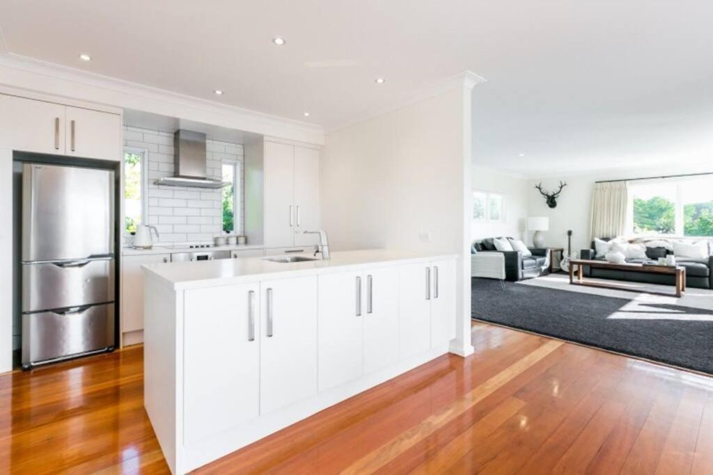 Views, Close To Town Havelock North Bagian luar foto
